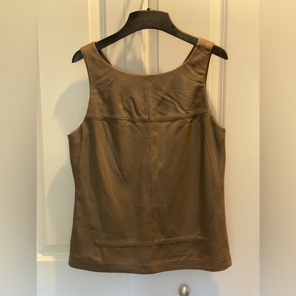 Banana Republic Monogram Lamb Leather Shell. Grayish tan. Size 6. NWT.